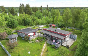 3 Bedroom Beautiful Home In Umeå